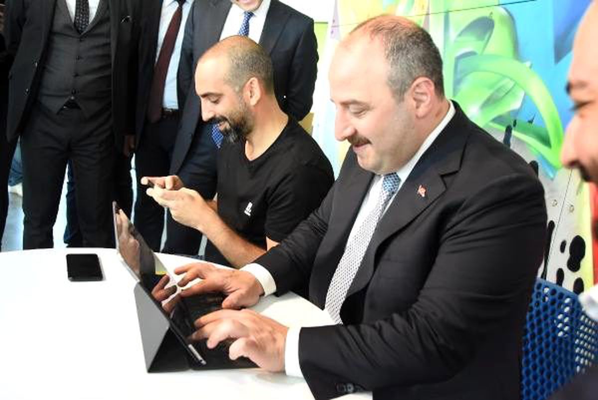 Bakan varank, 'kafa topu' oyununda rakibini yendi