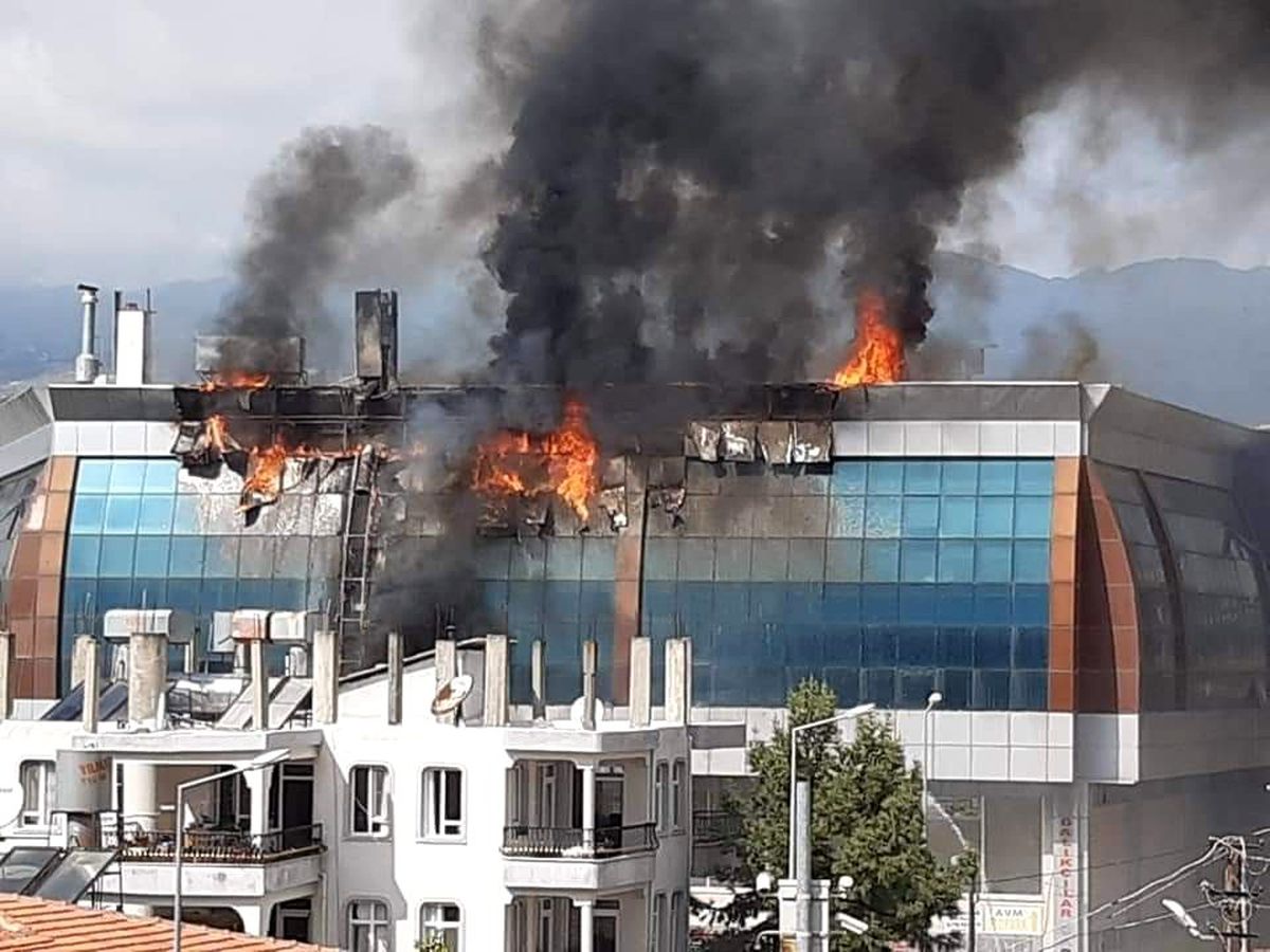 Balıkçılar Çarşısı'nda korkutan yangın