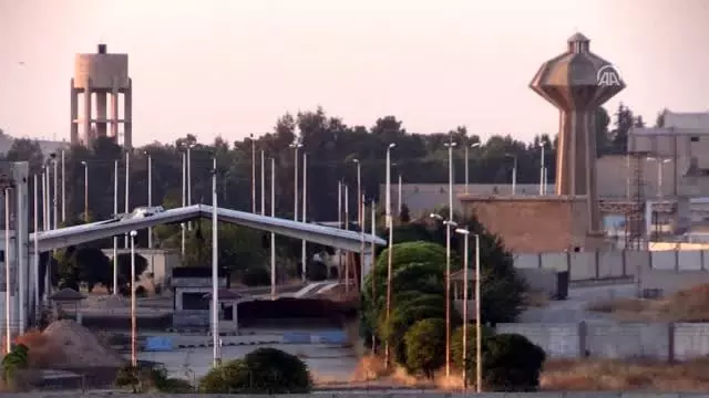 Topçu atışlarıyla vurulan Tel Abyad görüntülendi: Bölgede sessizlik hakim Topçu atışlarıyla vurulan Tel Abyad görüntülendi: Bölgede sessizlik hakim