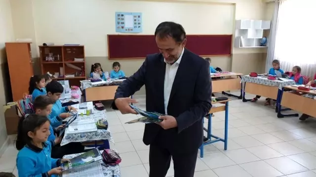 Başkan Şahin'den öğrencilere coğrafya atlası