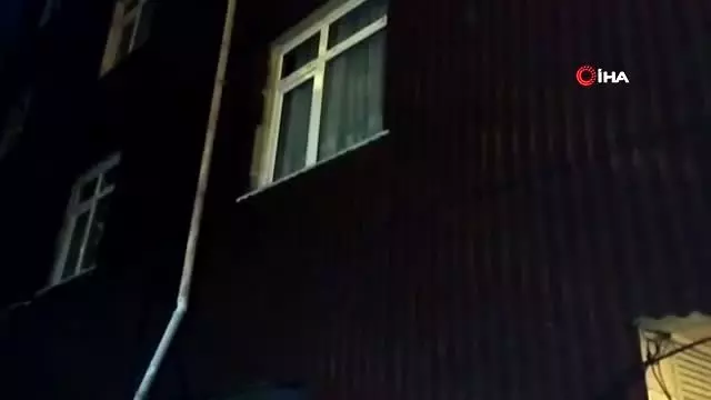 Beyoğlu'nda bir şahıs annesine hakaret eden kardeşini defalarca bıçaklayarak öldürdü