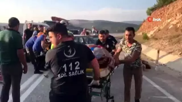 Bilecik'te feci kaza: 1'i ağır 4 yaralı Bilecik'te feci kaza: 1'i ağır 4 yaralı