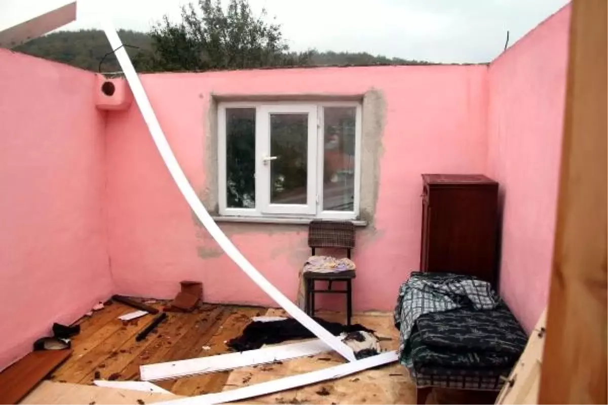 Bolu'daki hortumda 12 ev hasar gördü