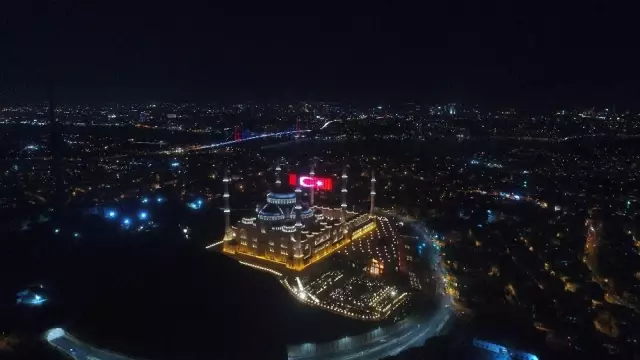 Büyük Çamlıca Camii'nde Mehmetçik için dualar edildi