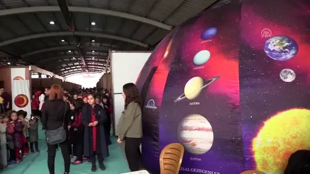 Çadır planetaryumda 'uzayda gezdiler' Çadır planetaryumda 'uzayda gezdiler'