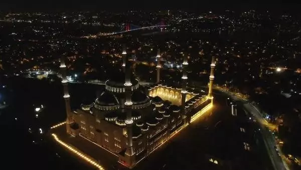 Çamlıca camii'nde fetih suresi okundu
