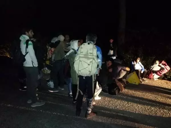 Çanakkale'de 1134 kaçak göçmen yakalandı, 5 organizatör tutuklandı Çanakkale'de 1134 kaçak göçmen yakalandı, 5 organizatör tutuklandı