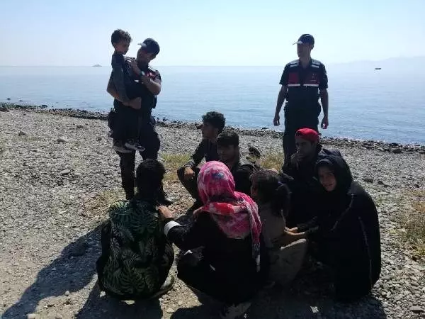 Çanakkale'de 1134 kaçak göçmen yakalandı, 5 organizatör tutuklandı Çanakkale'de 1134 kaçak göçmen yakalandı, 5 organizatör tutuklandı