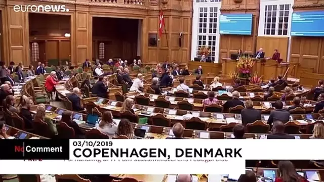 Danimarka Başbakanı mecliste gülme krizine girdi
