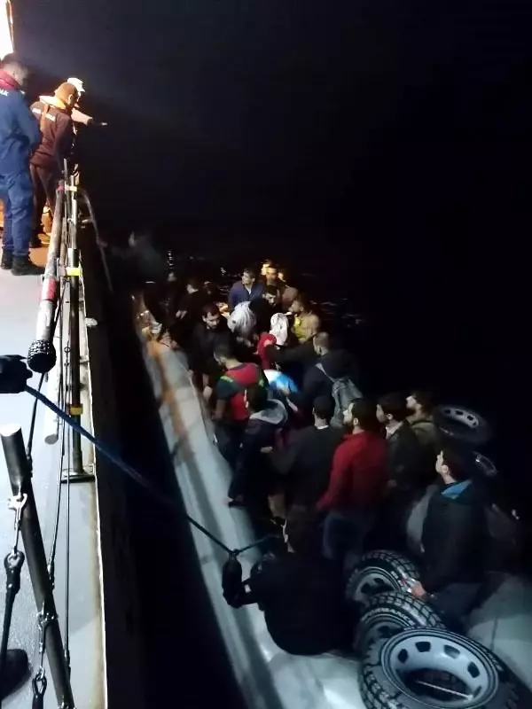 Datça'da 35 kaçak göçmen yakalandı Datça'da 35 kaçak göçmen yakalandı