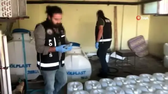 Deterjan imalathanesi görünümlü sahte içki deposuna operasyon Deterjan imalathanesi görünümlü sahte içki deposuna operasyon