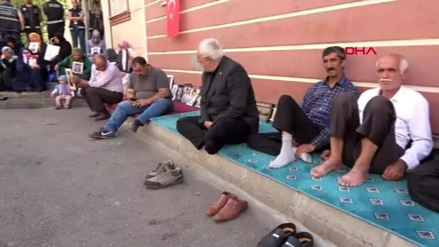 Diyarbakır hdp önündeki eylemde 38'inci gün Diyarbakır hdp önündeki eylemde 38'inci gün