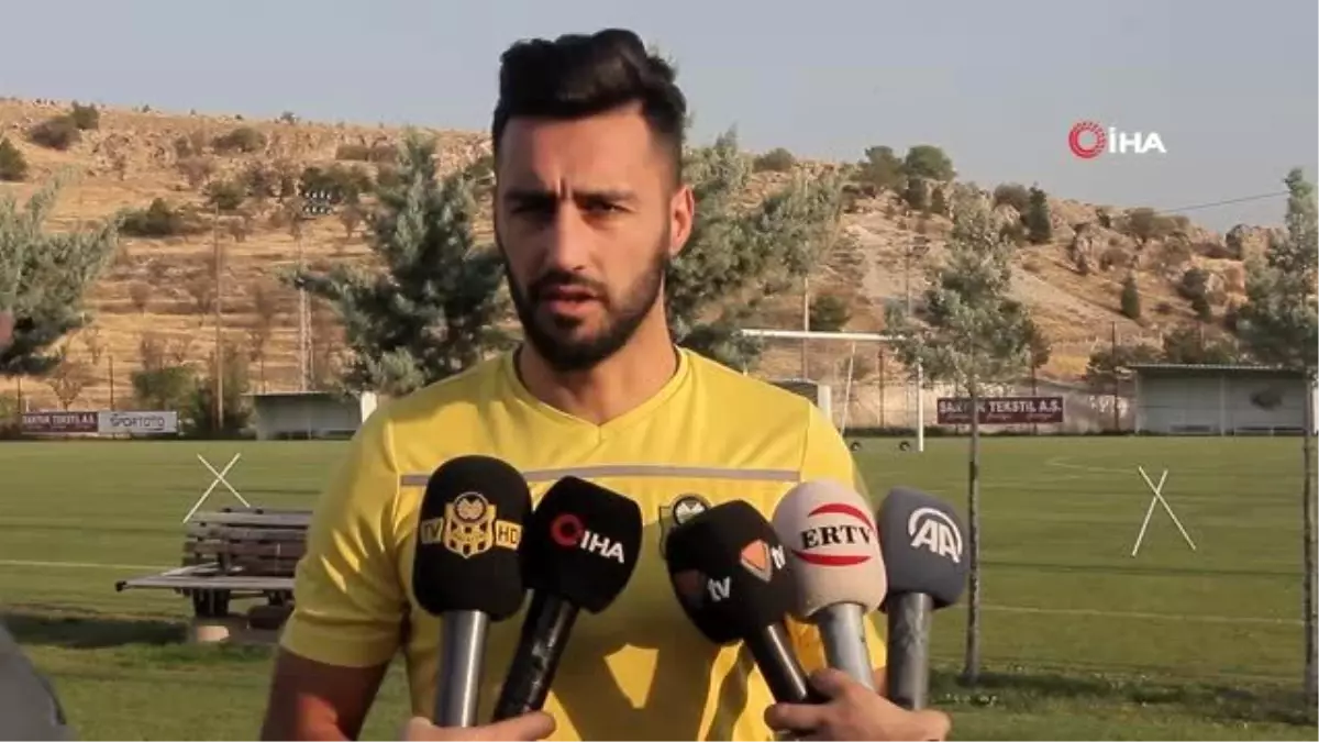 (Düzeltme)Mustafa Akbaş: 'İnşallah Avrupa kupalarına tekrar gitmeye hak kazanırız'