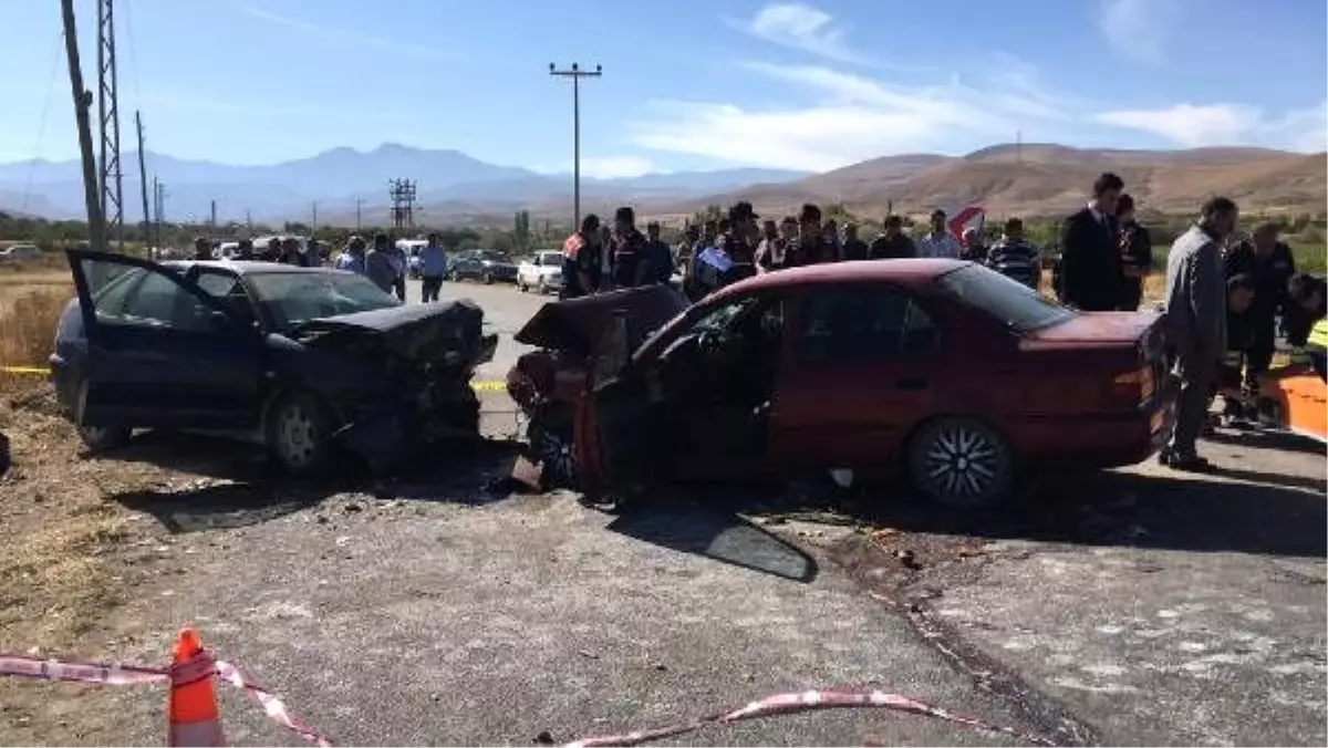 Ereğli'de iki otomobil çarpıştı: 2 ölü, 3 yaralı