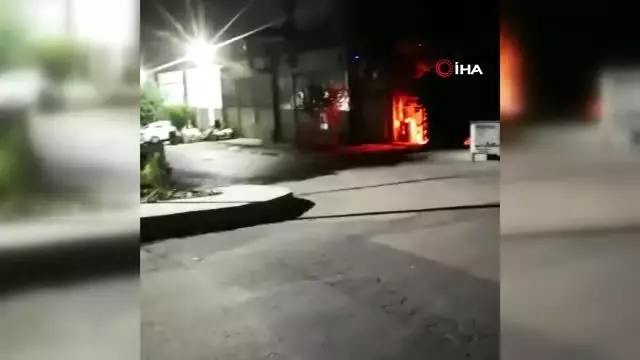 Esenyurt'ta bir fabrika alev alev böyle yandı Esenyurt'ta bir fabrika alev alev böyle yandı