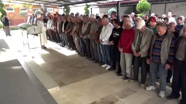 Eşi tarafından öldürülen Işıl Çetkin Aydın son yolculuğuna uğurlandı Eşi tarafından öldürülen Işıl Çetkin Aydın son yolculuğuna uğurlandı