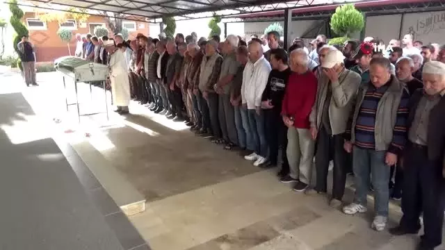 Eşi tarafından öldürülen Işıl Çetkin Aydın son yolculuğuna uğurlandı Eşi tarafından öldürülen Işıl Çetkin Aydın son yolculuğuna uğurlandı