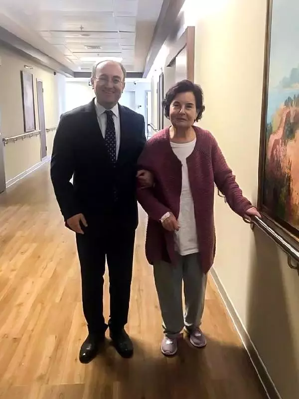 Usta oyuncu Fatma Girik, hastaneden taburcu edildi Usta oyuncu Fatma Girik, hastaneden taburcu edildi