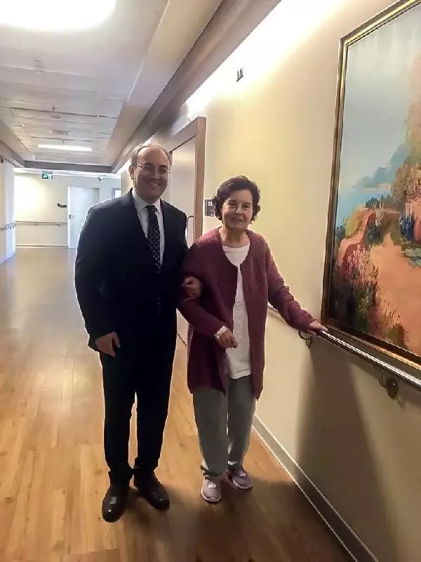 Usta oyuncu Fatma Girik, hastaneden taburcu edildi Usta oyuncu Fatma Girik, hastaneden taburcu edildi