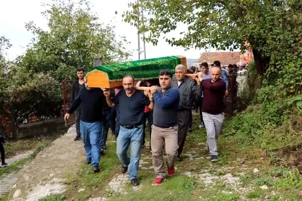 Göçükte ölen madenci toprağa verildi Göçükte ölen madenci toprağa verildi
