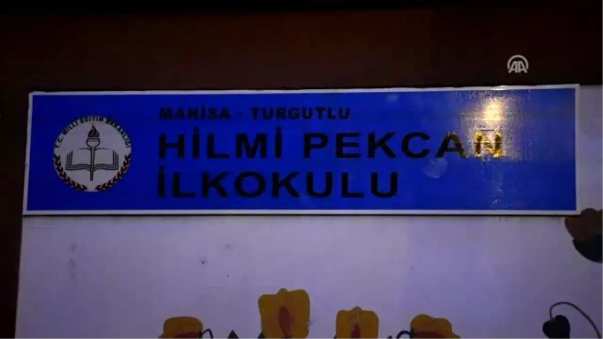 Görevli kapıyı kilitleyince okul bahçesinden çıkamadılar