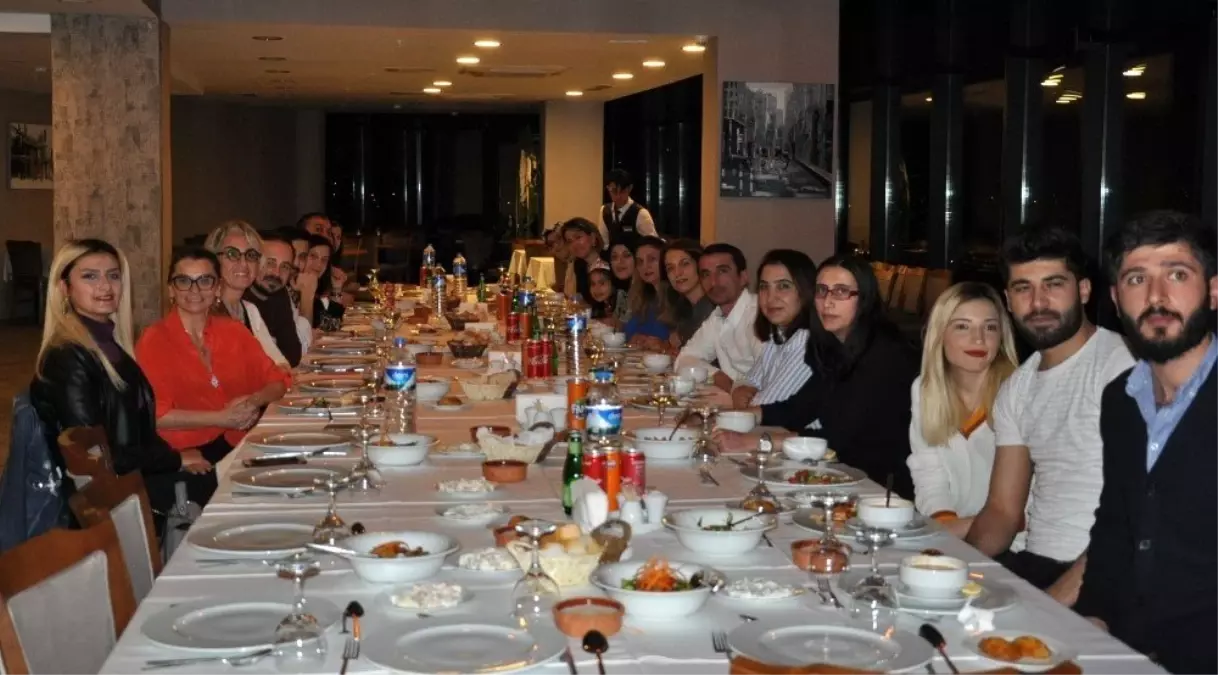 kars ta hastane calisanlari yemekte bir araya geldi haberler