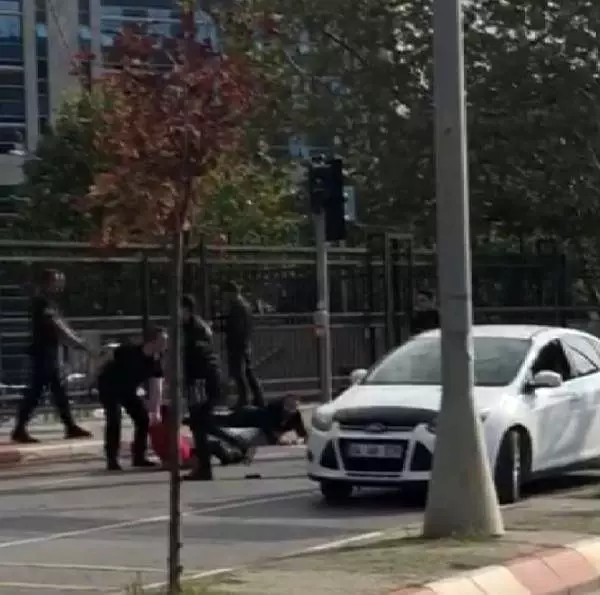 Kartal'daki adliye önündeki çatışma kamerada