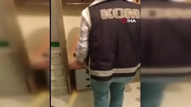 Kendisini 'Evliya' olarak tanıtıp vatandaşları dolandıran çeteye operasyon: 15 gözaltı Kendisini 'Evliya' olarak tanıtıp vatandaşları dolandıran çeteye operasyon: 15 gözaltı
