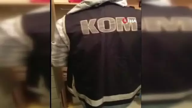 Kendisini 'Evliya' olarak tanıtıp vatandaşları dolandıran çeteye operasyon: 15 gözaltı Kendisini 'Evliya' olarak tanıtıp vatandaşları dolandıran çeteye operasyon: 15 gözaltı
