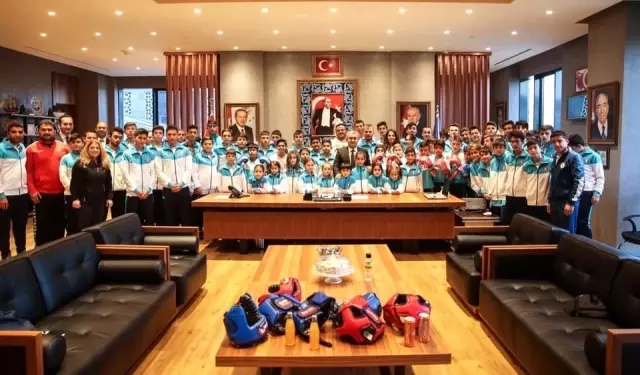 Kütahya Belediyespor Kulübü sporcularına malzeme desteği