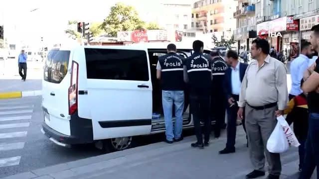 malatya da doner bicakli kavga 2 yarali