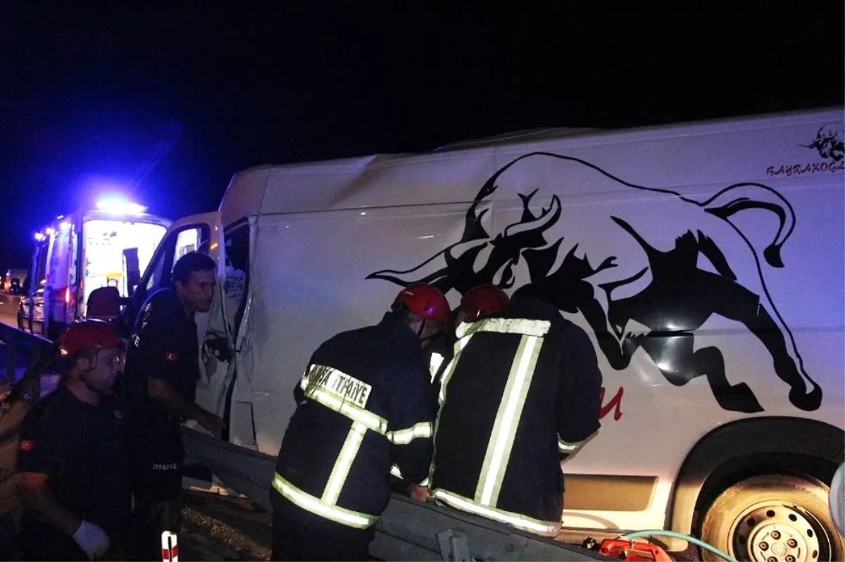 Manisa'da zincirleme kaza: 1'i ağır 4 yaralı