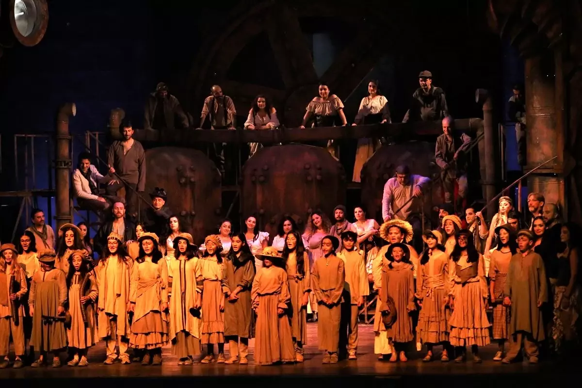 Mersin Devlet Opera ve Balesi 'Carmen'i sahneledi