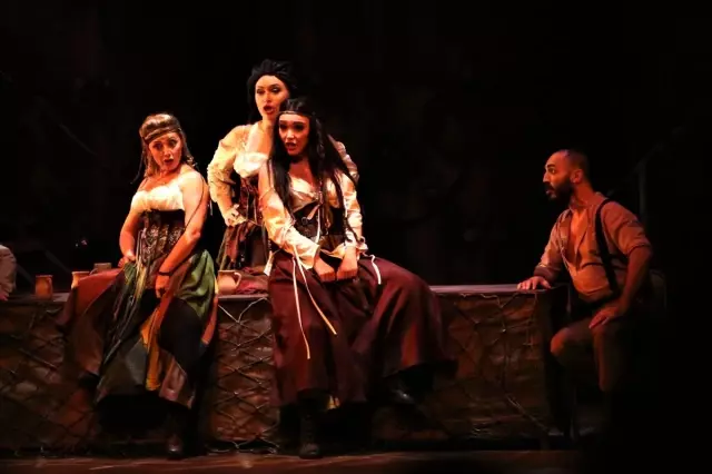 Mersin Devlet Opera ve Balesi 'Carmen'i sahneledi Mersin Devlet Opera ve Balesi 'Carmen'i sahneledi