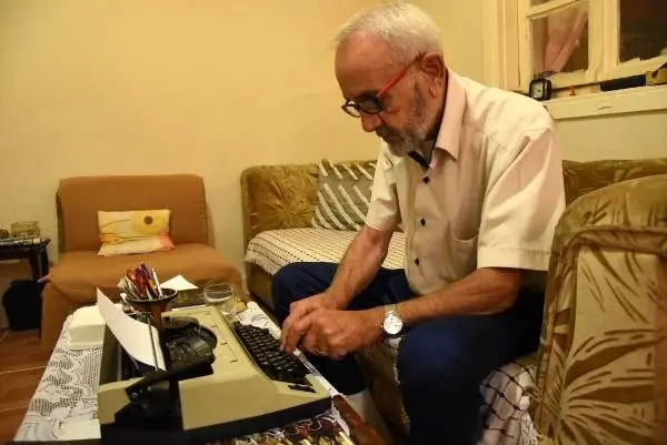 'Milyoner ali', taksicilikten emekli olup, şiir kitabı çıkardı 'Milyoner ali', taksicilikten emekli olup, şiir kitabı çıkardı