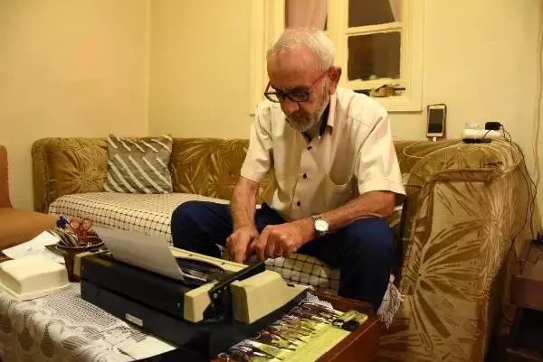 'Milyoner ali', taksicilikten emekli olup, şiir kitabı çıkardı 'Milyoner ali', taksicilikten emekli olup, şiir kitabı çıkardı