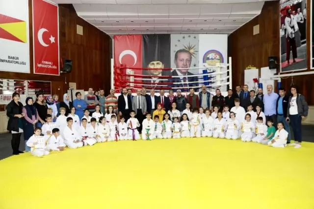 Minik tekvandoculardan Mehmetçiğe destek Minik tekvandoculardan Mehmetçiğe destek