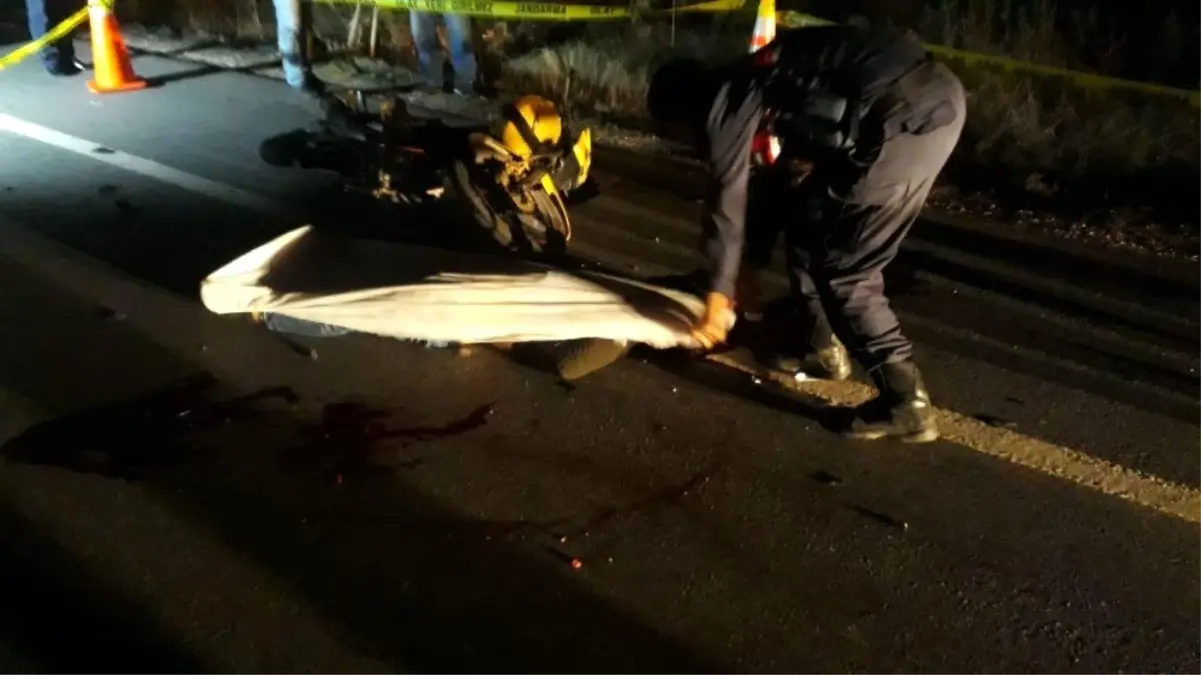 Motosiklet Carpti Otomobilin Altinda Kaldi 1 Olu 2 Yarali Haberler 3 Sayfa