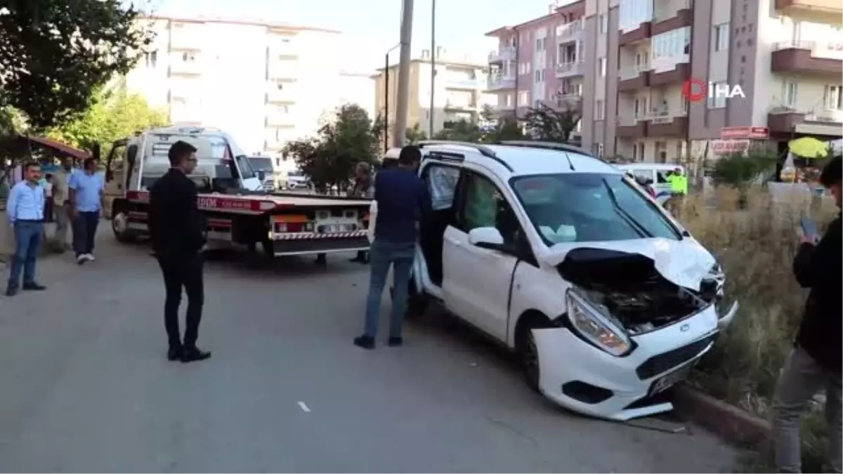 Öğrenci servisi kaza yaptı: 8'i öğrenci 9 yaralı