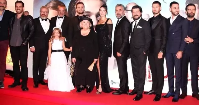 Perihan Savaş ve Nebahat Çehre 7. Koğuştaki Mucize filminin galasından ağlayarak ayrıldı