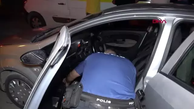 Plakası çamurlu otomobildeki yüzleri maskeli 5 kişi, gözaltına alındı Plakası çamurlu otomobildeki yüzleri maskeli 5 kişi, gözaltına alındı