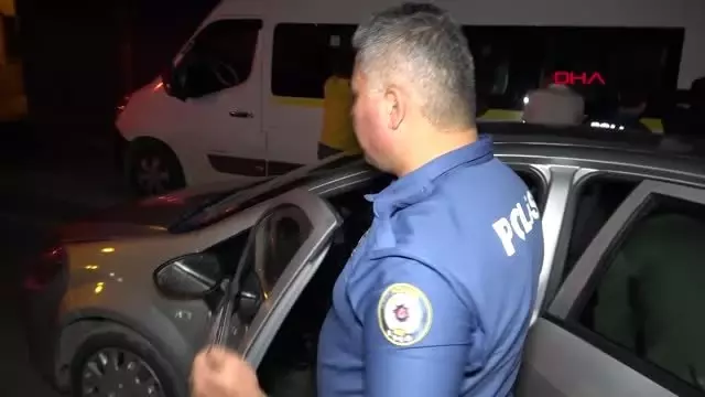 Plakası çamurlu otomobildeki yüzleri maskeli 5 kişi, gözaltına alındı Plakası çamurlu otomobildeki yüzleri maskeli 5 kişi, gözaltına alındı