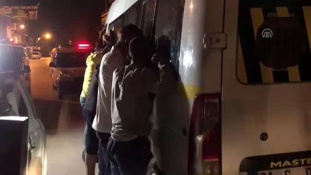 Plakayı çamurla, yüzlerini de maskeyle kapatan şüpheliler yakalandı Plakayı çamurla, yüzlerini de maskeyle kapatan şüpheliler yakalandı