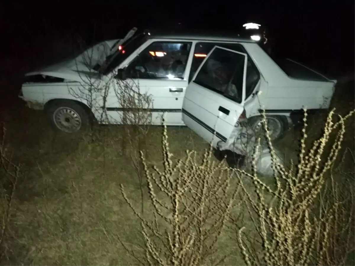 Selendi'de otomobil ile çekici çarpıştı: 2 yaralı