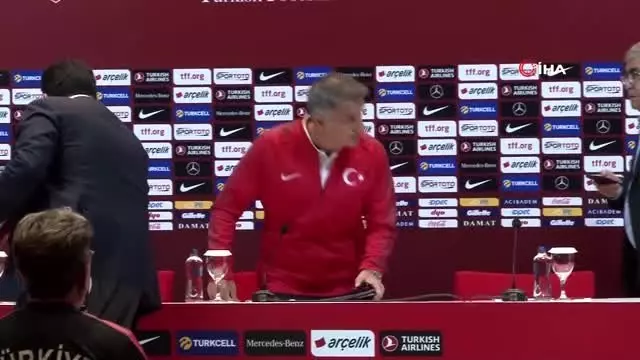 Şenol Güneş: 'Oyuncularımızın karakterini sahada güçlü bir şekilde kullanmasını istiyorum' Şenol Güneş: 'Oyuncularımızın karakterini sahada güçlü bir şekilde kullanmasını istiyorum'