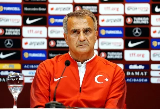 Şenol Güneş: 'Oyuncularımızın karakterini sahada güçlü bir şekilde kullanmasını istiyorum' Şenol Güneş: 'Oyuncularımızın karakterini sahada güçlü bir şekilde kullanmasını istiyorum'