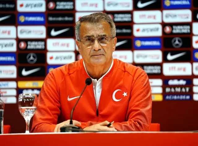 Şenol Güneş: 'Oyuncularımızın karakterini sahada güçlü bir şekilde kullanmasını istiyorum' Şenol Güneş: 'Oyuncularımızın karakterini sahada güçlü bir şekilde kullanmasını istiyorum'