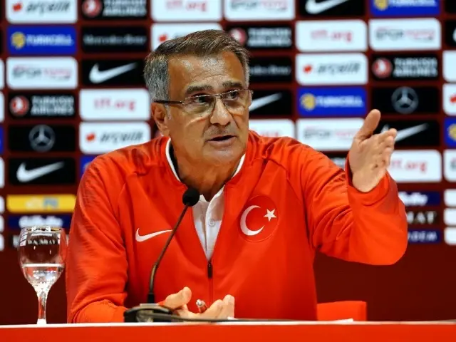 Şenol Güneş: 'Oyuncularımızın karakterini sahada güçlü bir şekilde kullanmasını istiyorum' Şenol Güneş: 'Oyuncularımızın karakterini sahada güçlü bir şekilde kullanmasını istiyorum'