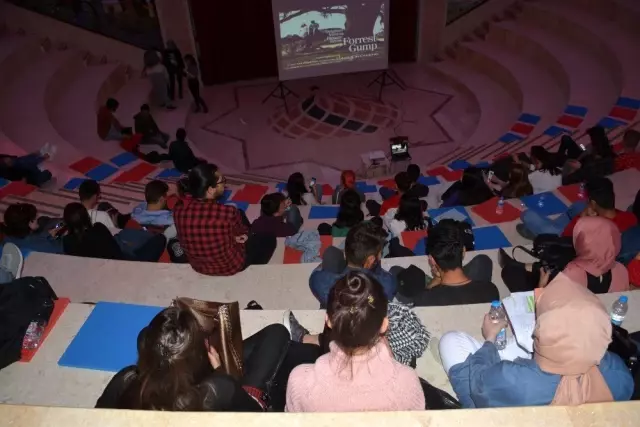 Sinema Kulübü'nden amfide film gösterimleri Sinema Kulübü'nden amfide film gösterimleri