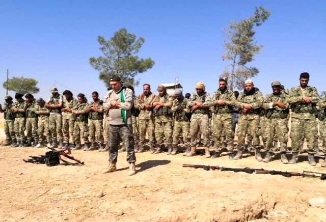 Suriye Milli Ordusu, operasyon öncesi namaz kıldı